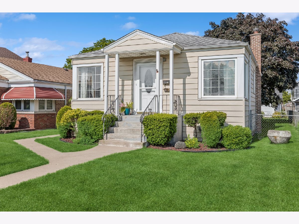 Homes & Condominiums Sold Clear Ridge Chicago Illinois, 6134 Neenah