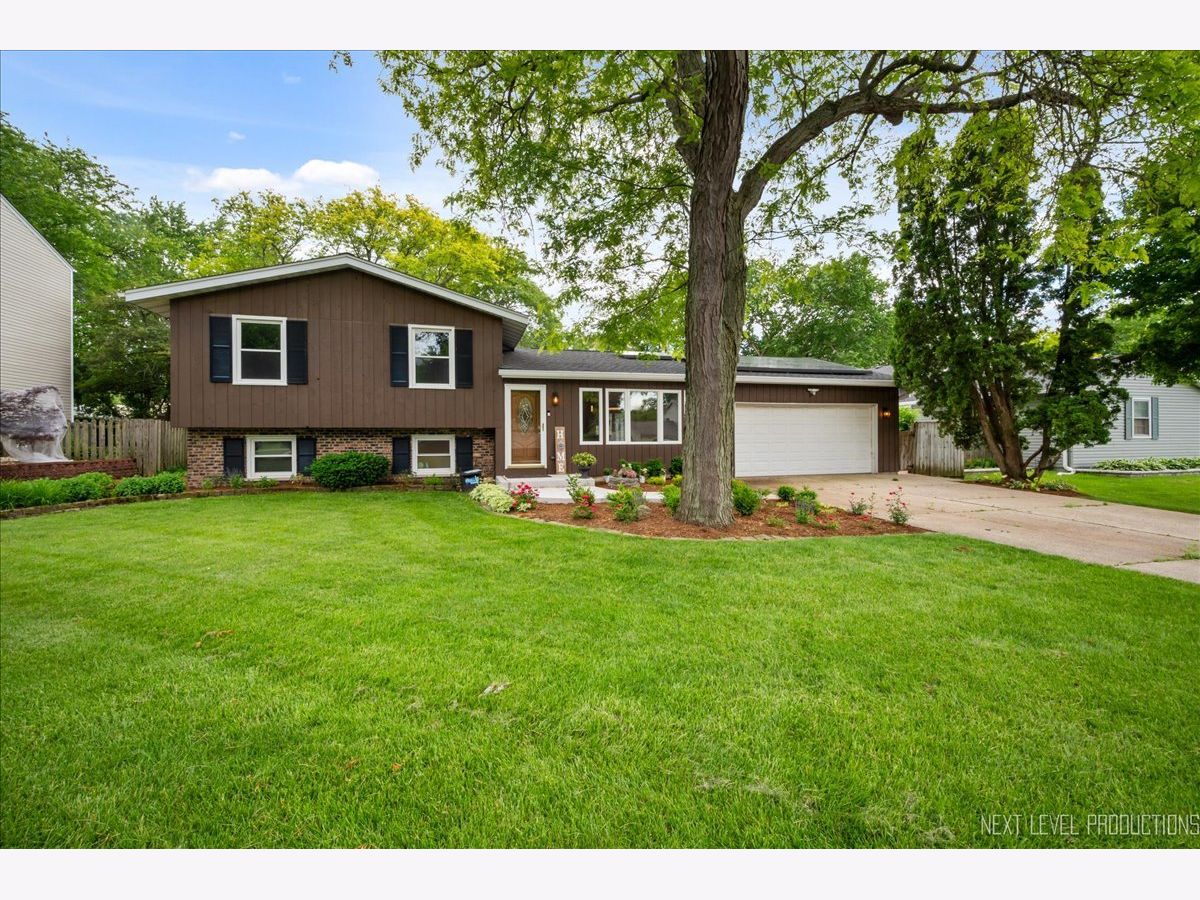 Homes Rented Winfield Heights Winfield Illinois, 27W345 Fleming