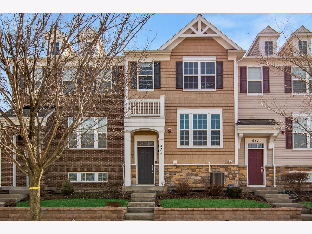 Townhomes Rented Arlington Crossings Arlington Heights Illinois, 915 Hamlin