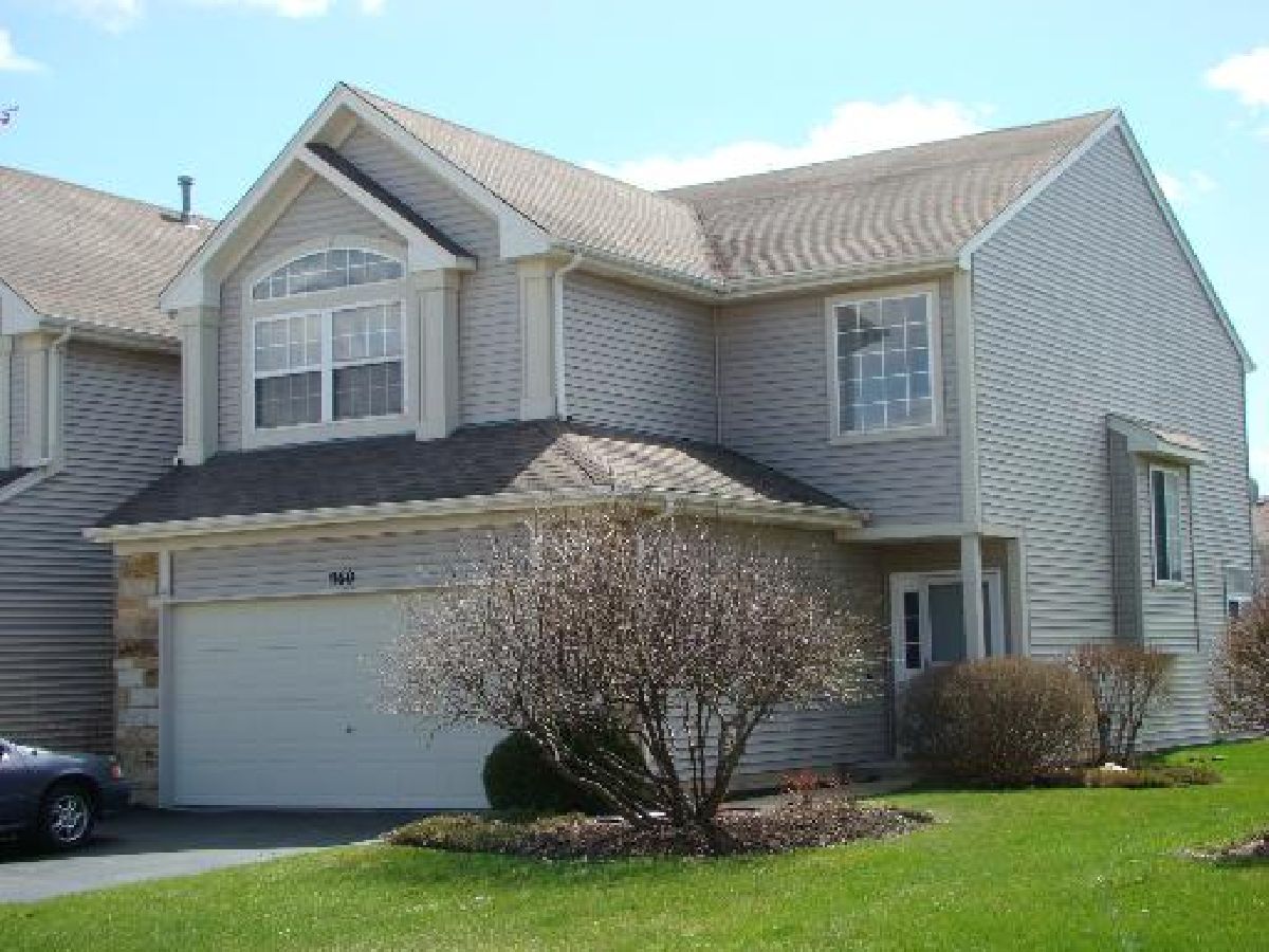 Townhomes Rented Windstone Crossing Lake In The Hills Illinois, 960 Mesa