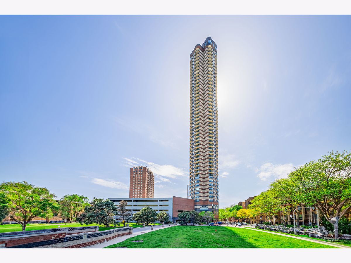 Condominiums Sold The New York Chicago Illinois, 3660 Lake Shore