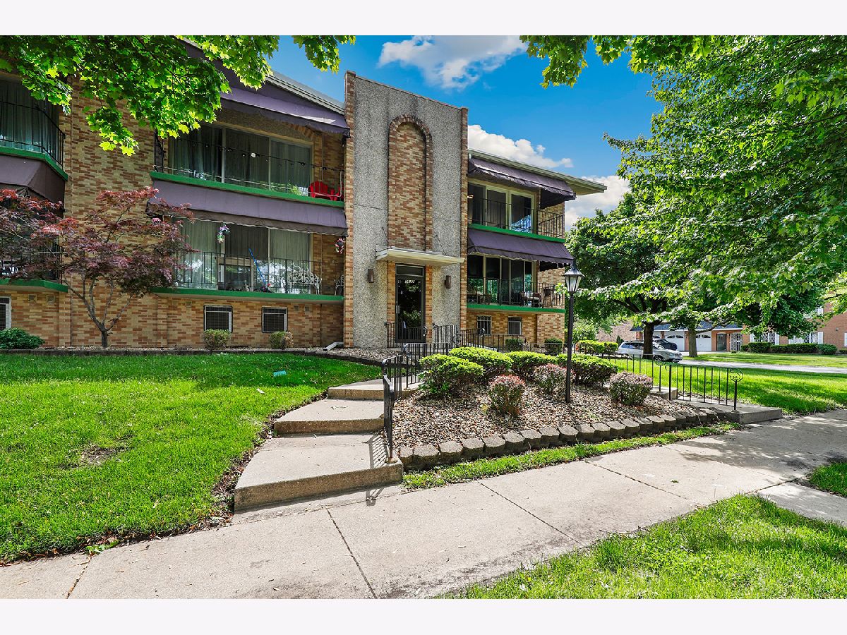 Condominiums & Homes Sold Wildwood Estates Oak Lawn Illinois, 9637 Keeler