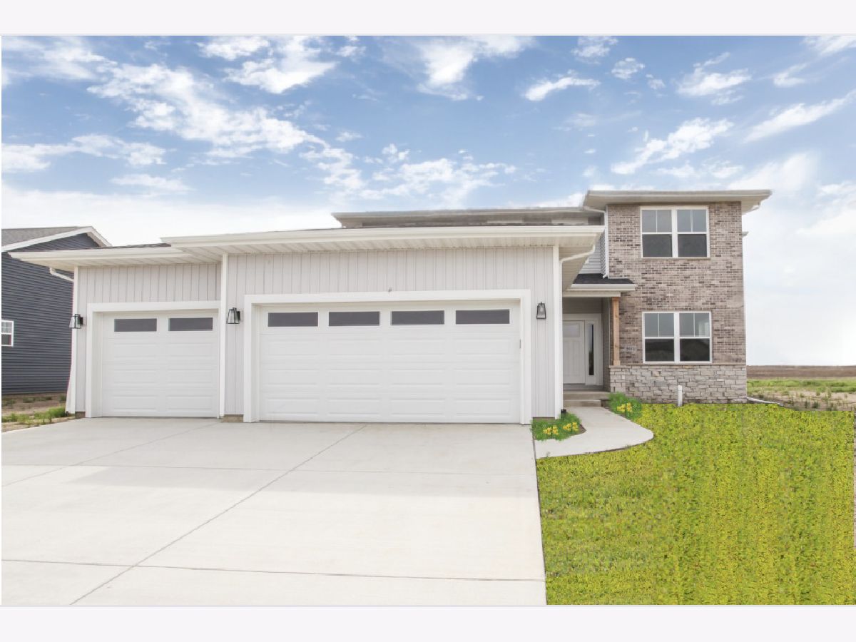 Homes & Condos & Townhomes Sold North Bridge Normal Illinois, 2661 Billings