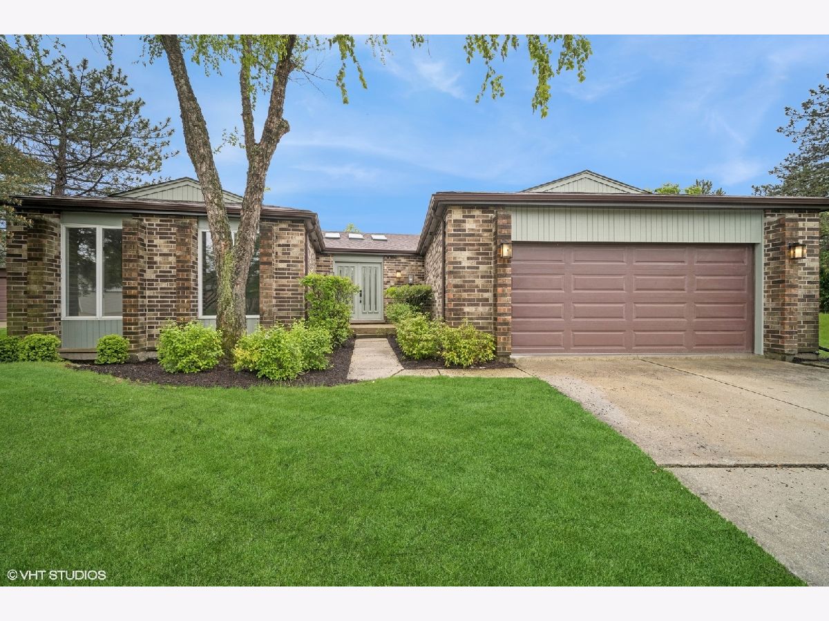 Homes & Condos & Townhomes Sold Villas North Northbrook Illinois, 217 Arrowwood