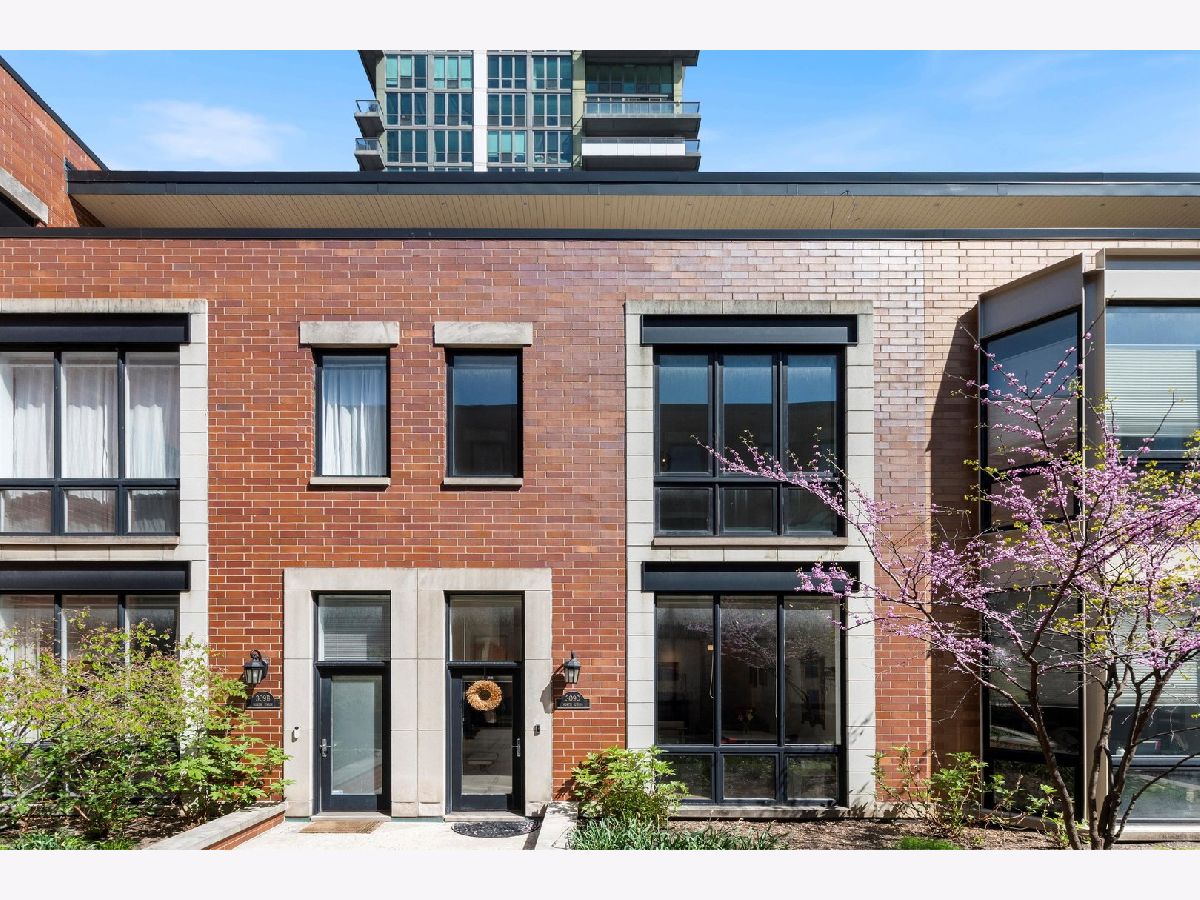 Townhomes Sold Fulton Court Chicago Illinois, 309 Union