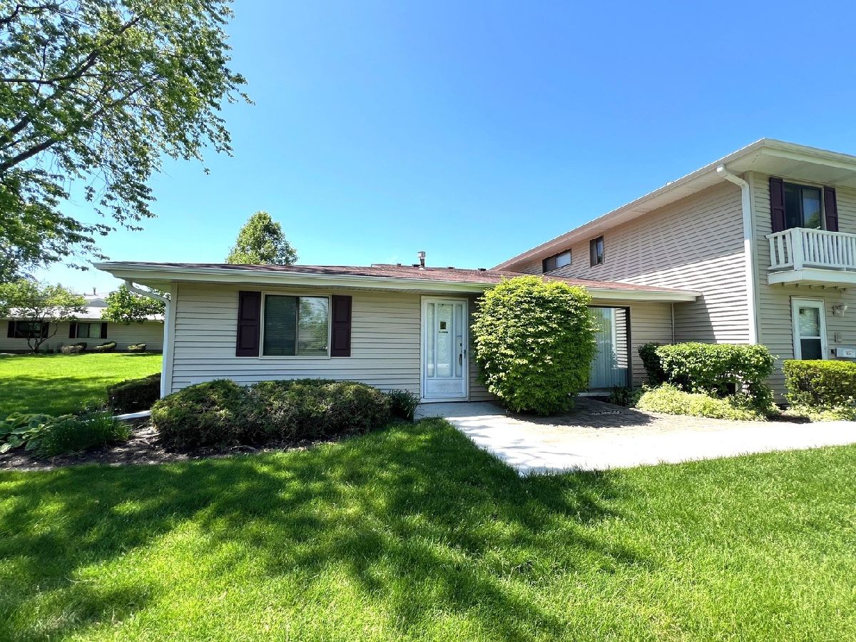 Condos & Townhomes Rented Weathersfield Lake Schaumburg Illinois, 1405 Tonset