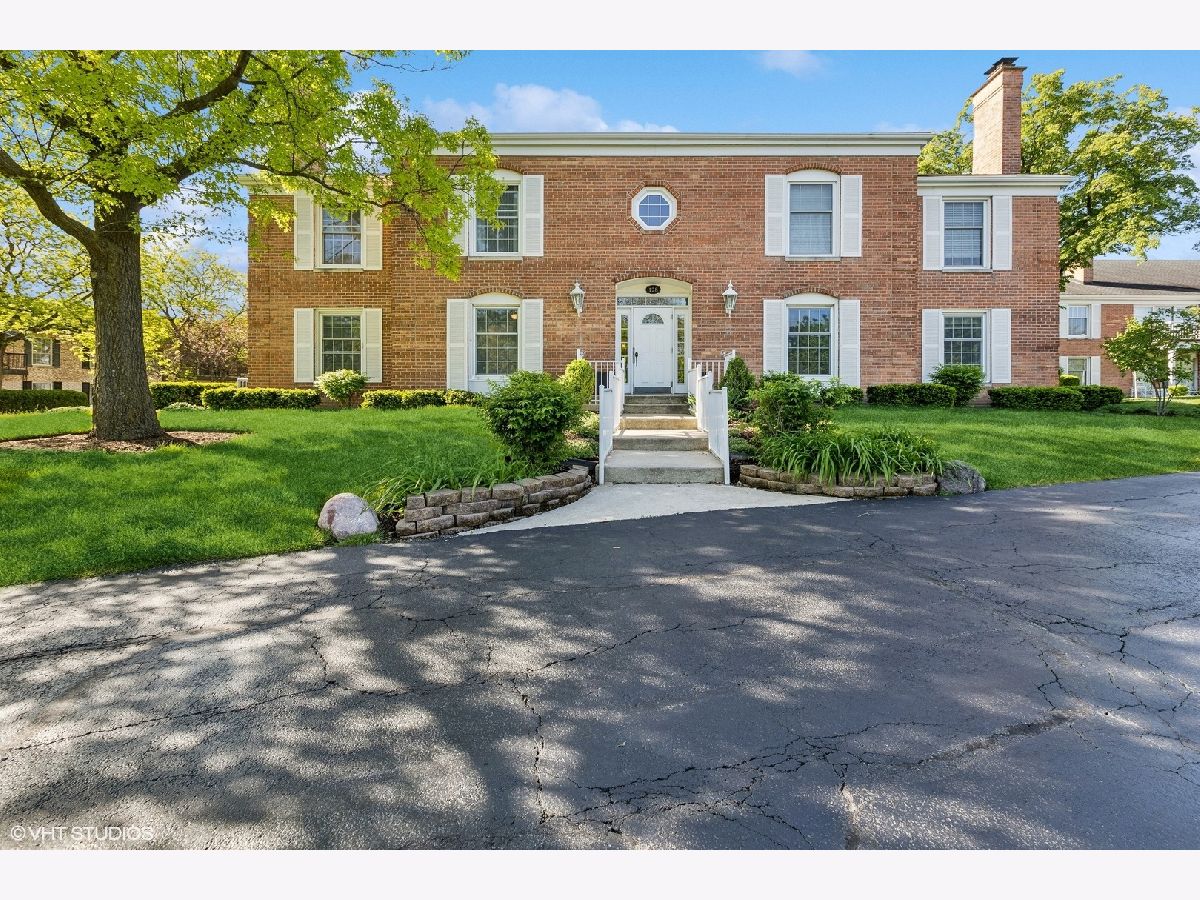 Condos & Townhomes & Homes Sold Carriage Way Burr Ridge Illinois, 128 Carriage Way