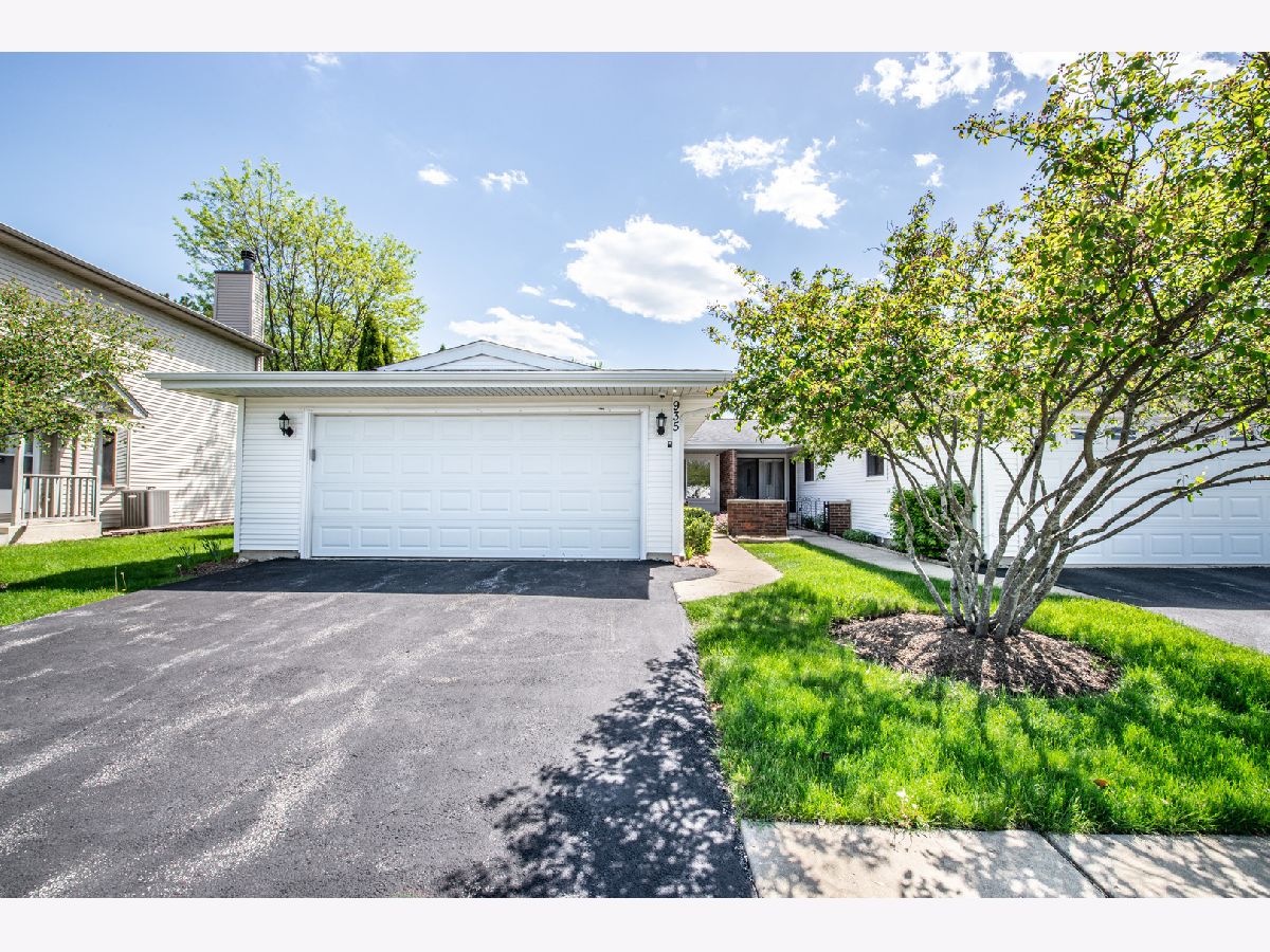 Townhomes & Condos & Homes Sold Weathersfield South Schaumburg Illinois, 935 Westfield