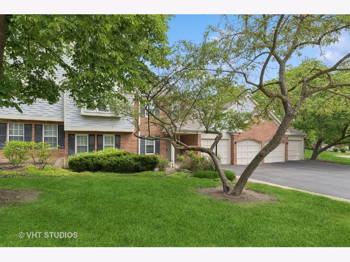 Arlington Club Wheeling IL, Townhomes & Condos For Sale & For Rent