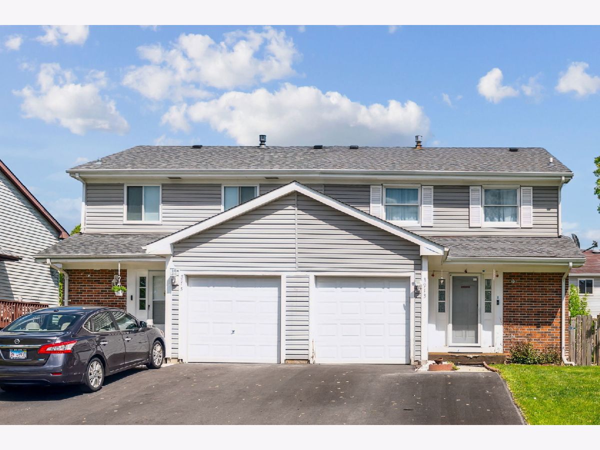 Homes & Condos & Townhomes Sold Woodlake Trails Hanover Park Illinois, 3913 Springlake