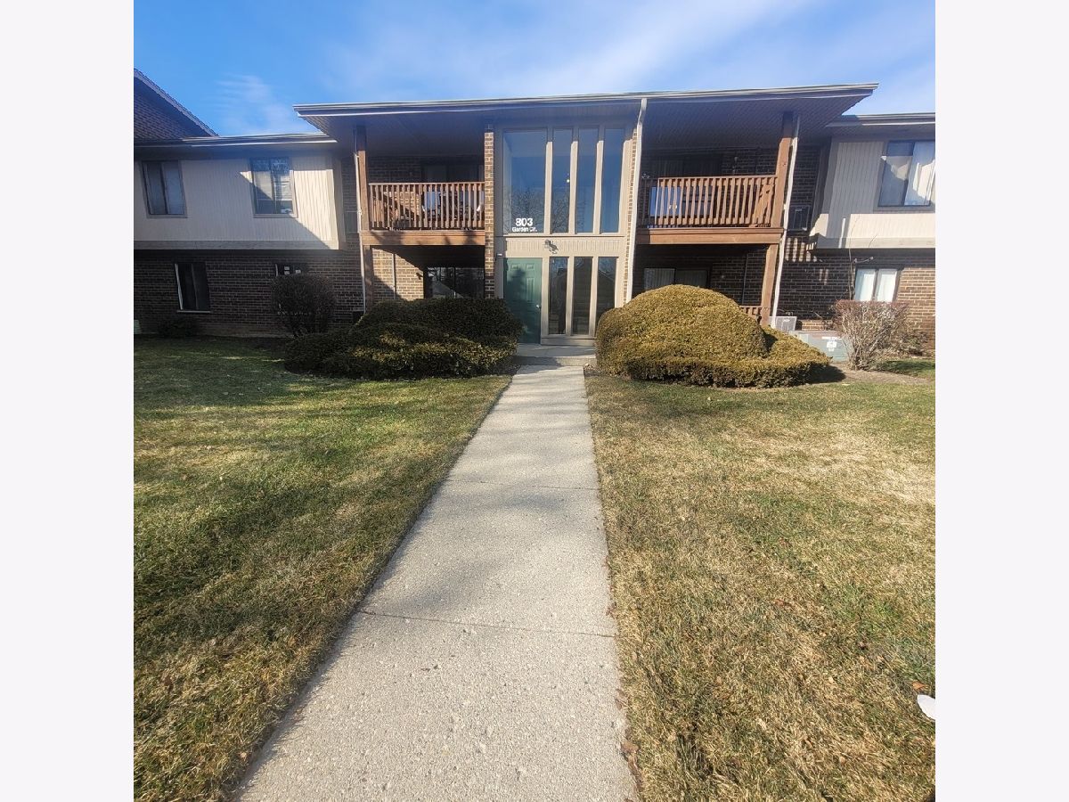 Condominiums & Homes Sold Brookside Streamwood Illinois, 803 Garden