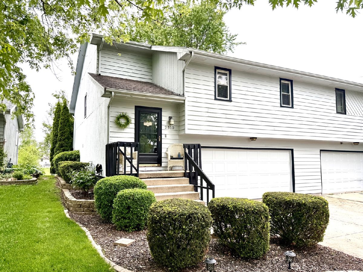 Homes & Condos & Townhomes Sold Hillcrest Bloomington Illinois, 2510 Lowman