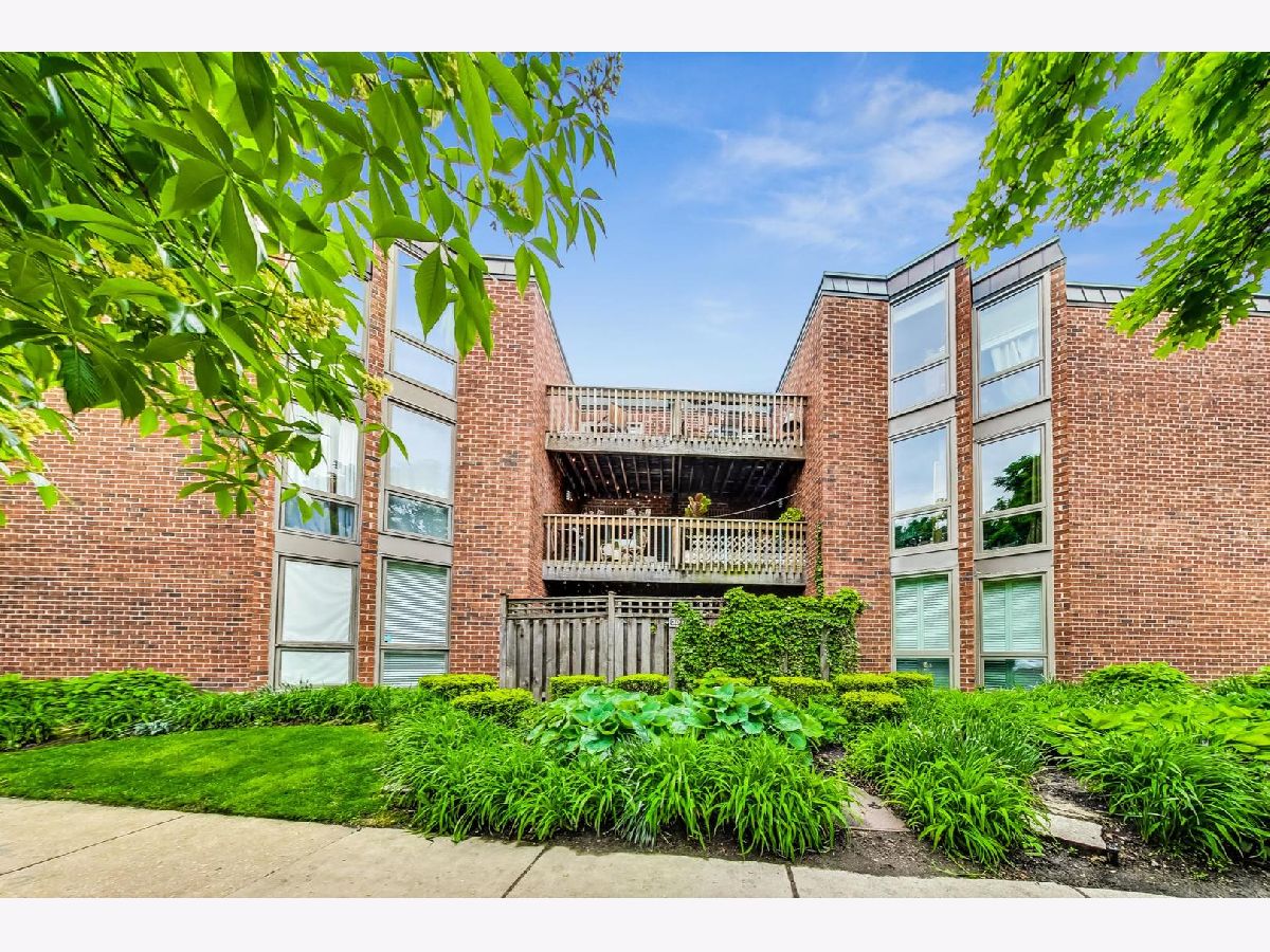 Condos & Townhomes Sold Oz Park Gardens Chicago Illinois, 2036 Larrabee