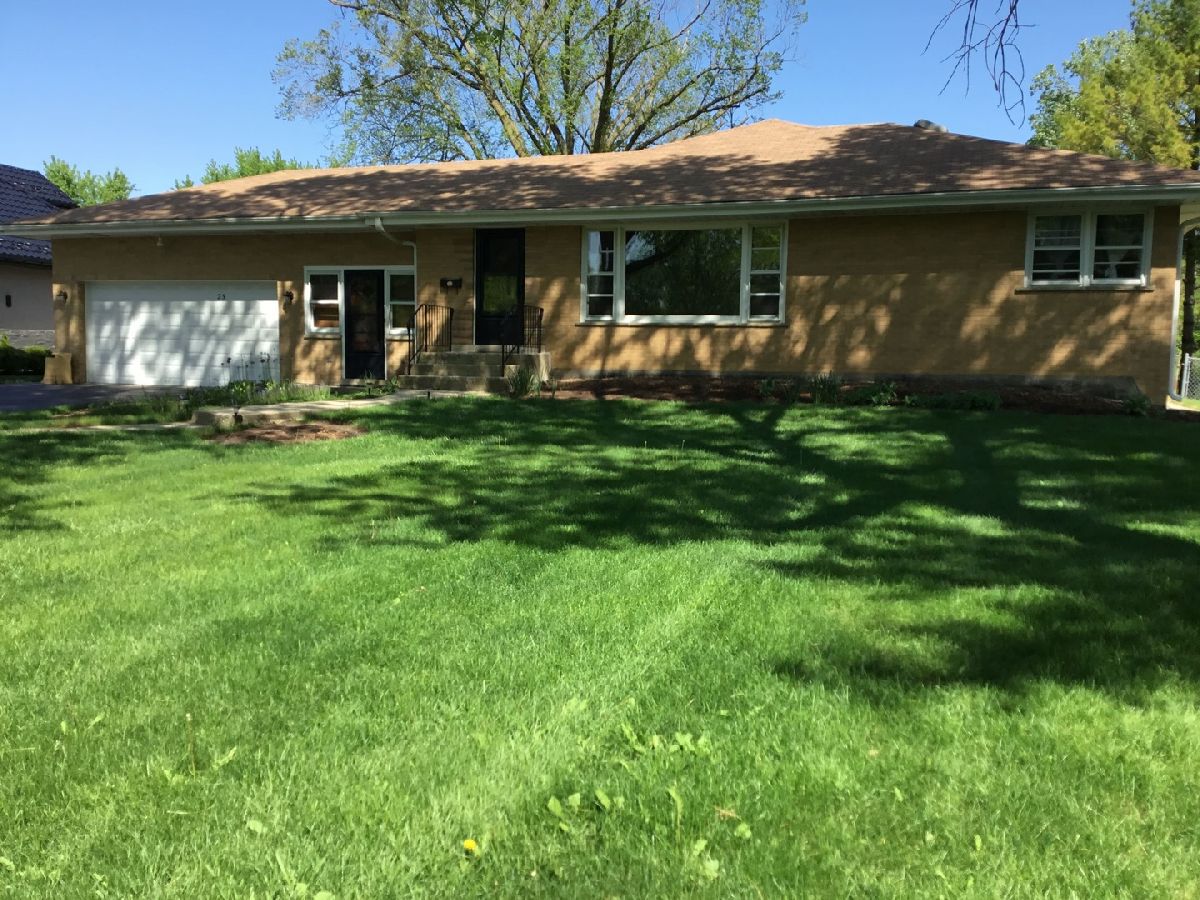 Homes Rented Countryside Northbrook Illinois, 25 Pine Tree