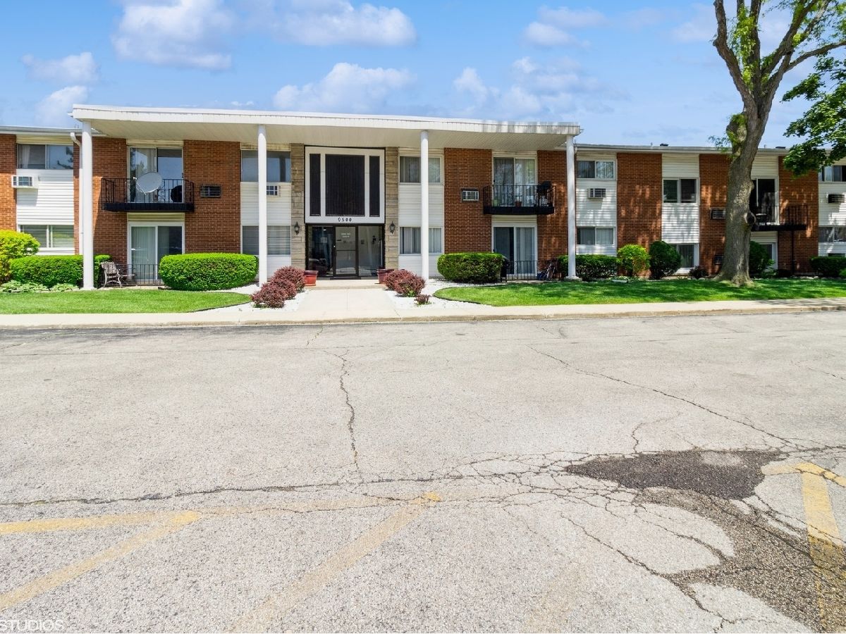 Condominiums Sold Coventry Place Des Plaines Illinois, 9500 Dee