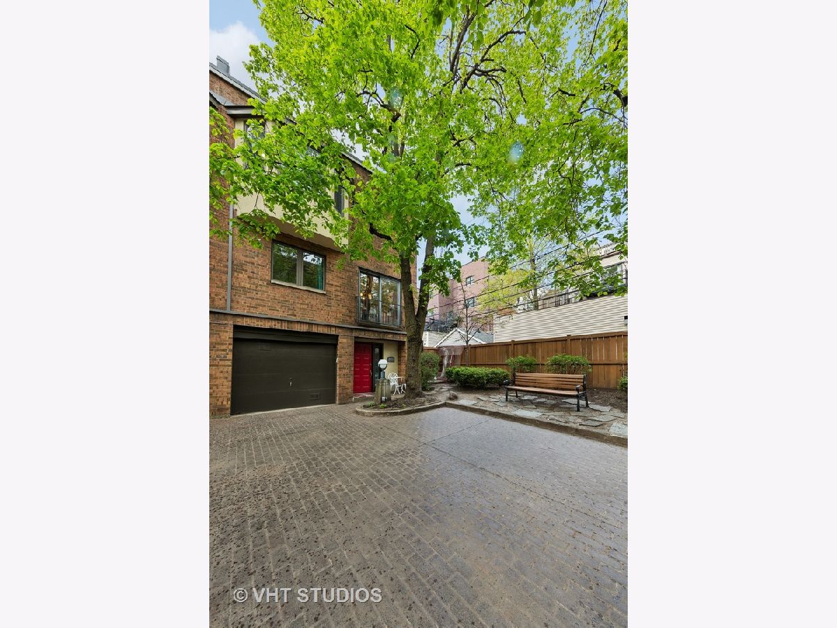 Townhomes Sold Dickens Court Chicago Illinois, 2033 Halsted