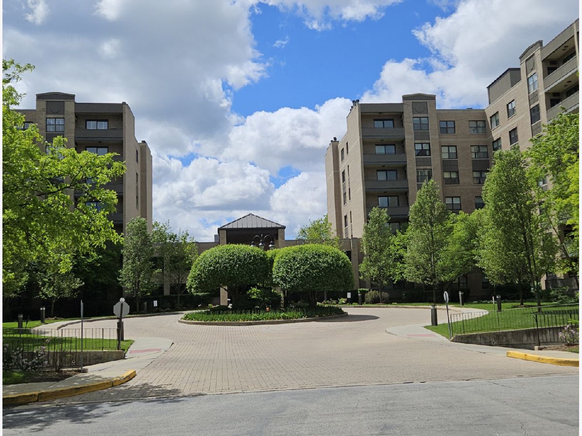 Condominiums Sold Barclay Place Lincolnwood Illinois, 4545 Touhy