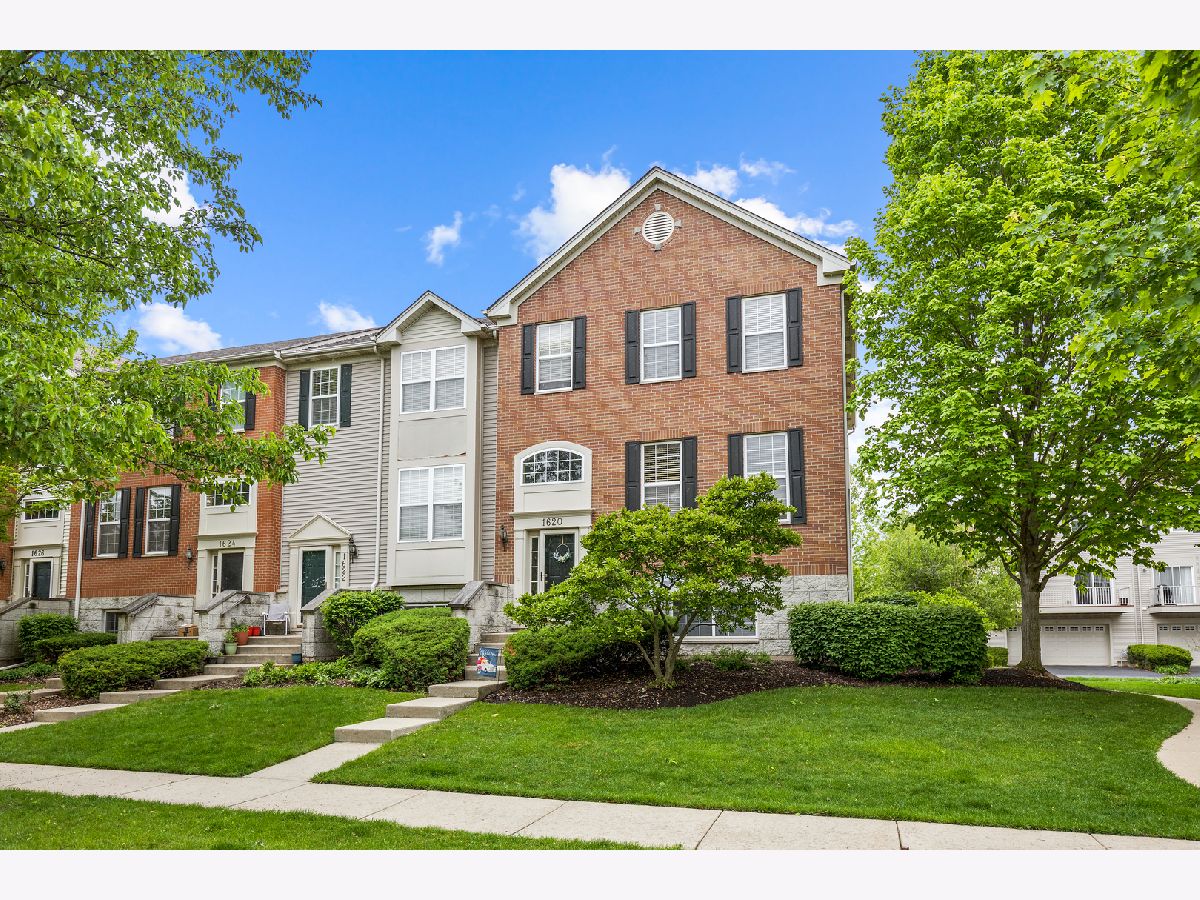 Townhomes & Homes Sold Castle Creek Bartlett Illinois, 1620 Edinburgh