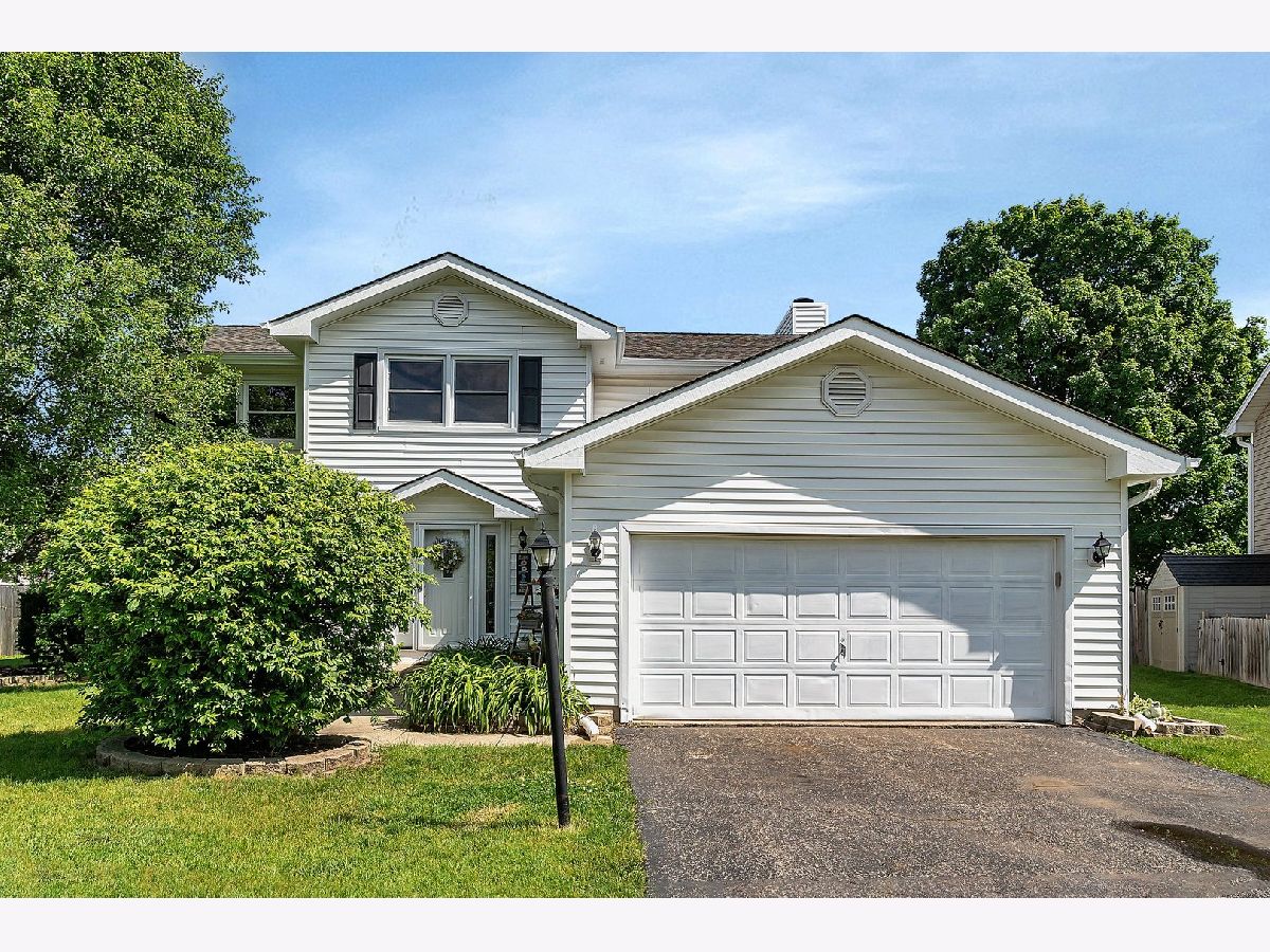 Townhomes & Condos & Homes Sold Streamwood Green Streamwood Illinois, 10 Redwood