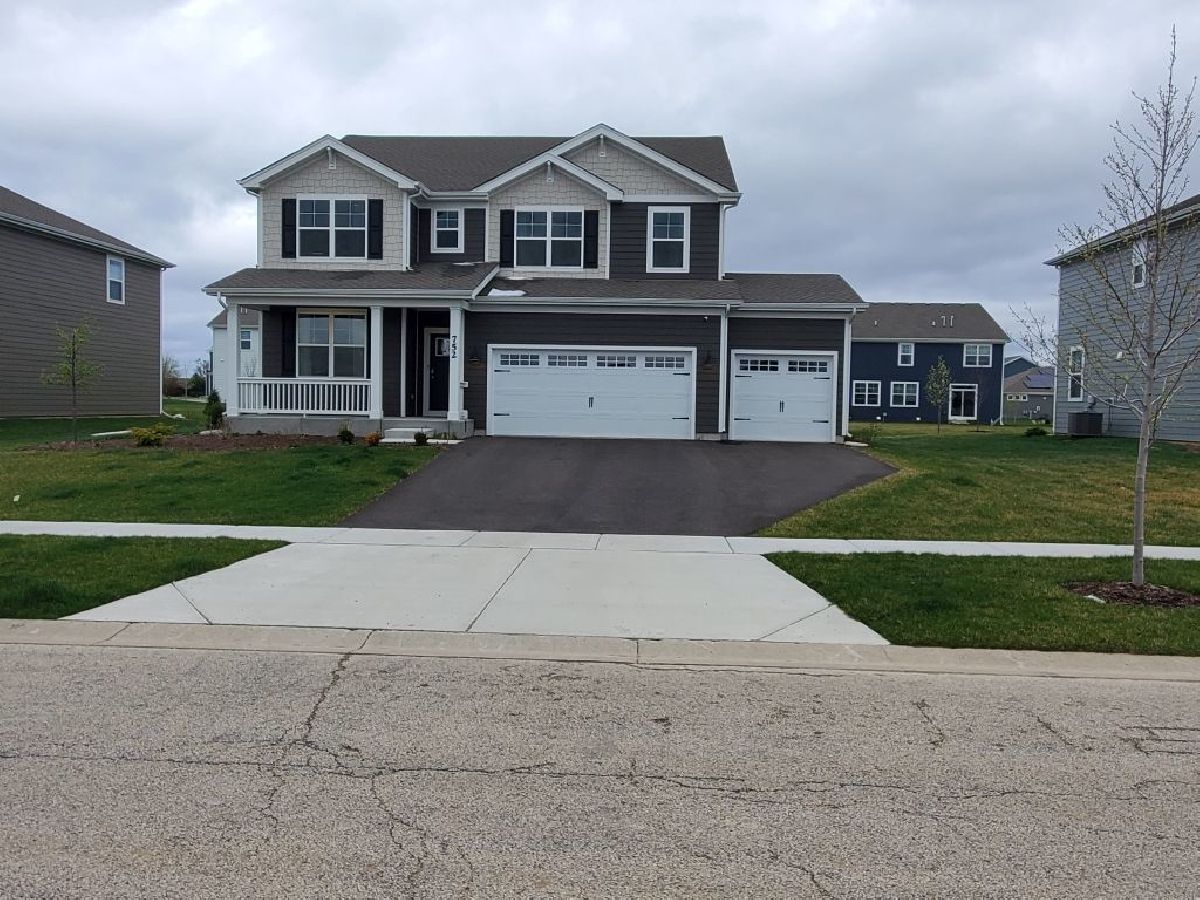 Homes Rented Highland Woods Elgin Illinois, 752 Kentshire