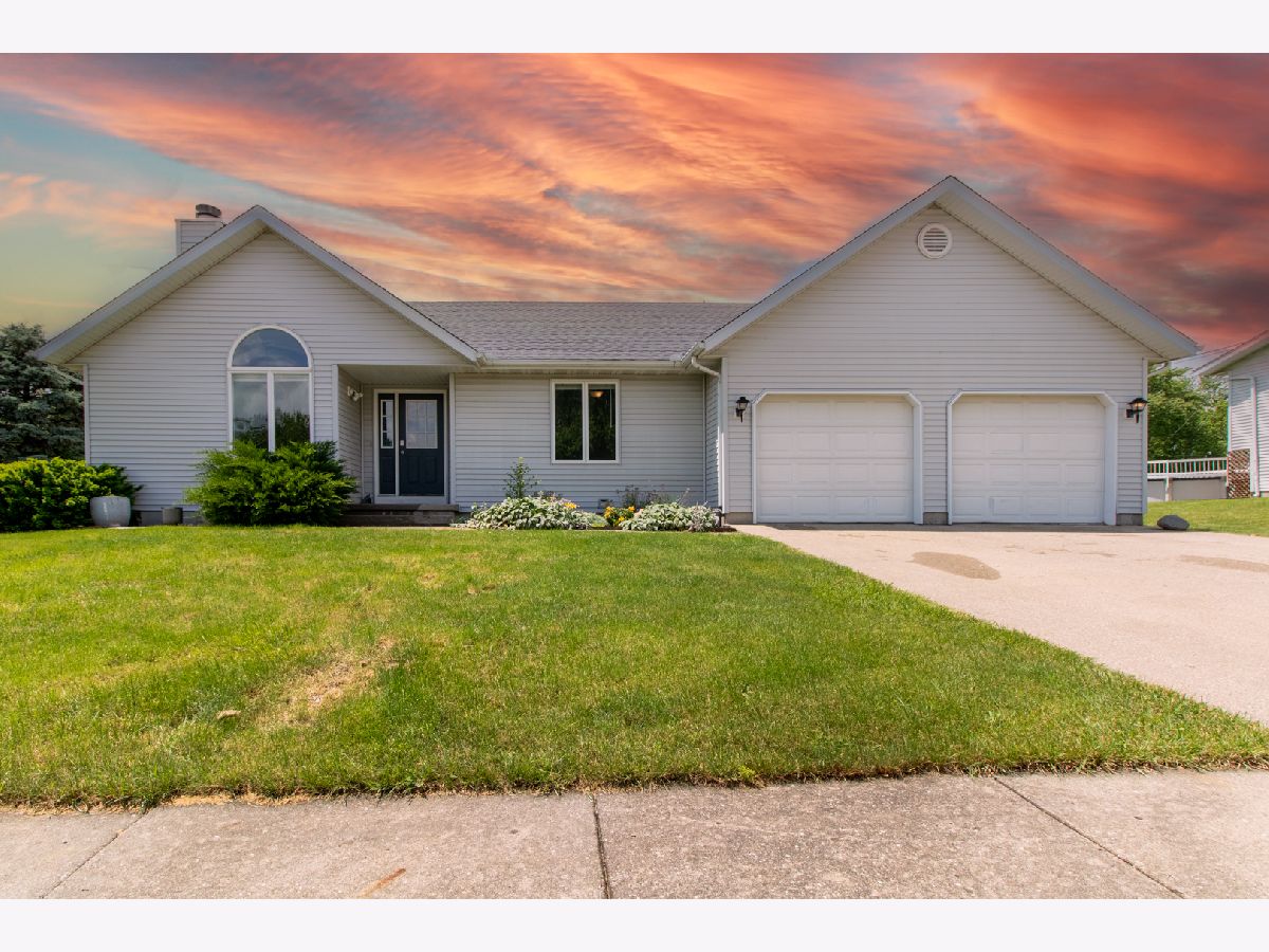 Homes & Condos & Townhomes Sold Cedarside Clinton Illinois, 113 Cedar