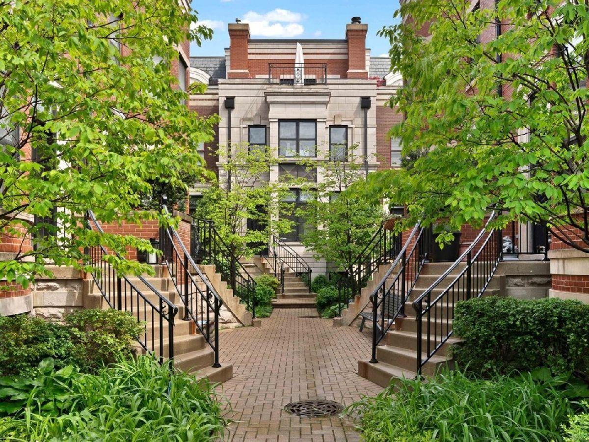 Townhomes Sold Wabansia Row Chicago Illinois, 2340 Wabansia