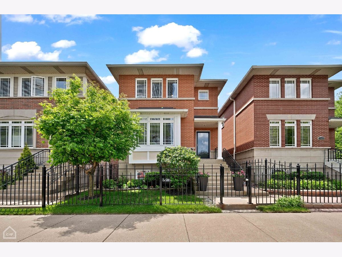 Homes & Townhomes Sold Cornell Square Chicago Illinois, 4820 Cornell