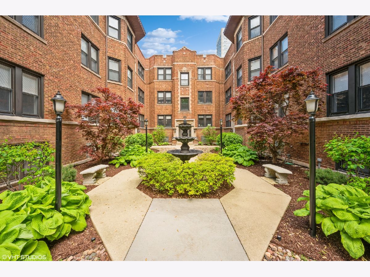 Condominiums Sold Cornelia By The Lake Chicago Illinois, 524 Cornelia