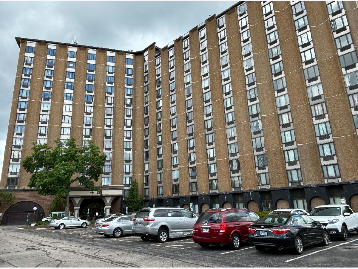 Condominiums Sold Renaissance Towers Palatine Illinois, 1 Renaissance