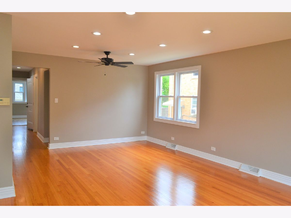 Homes & Condominiums Rented Sauganash Park Chicago Illinois, 6059 Sauganash