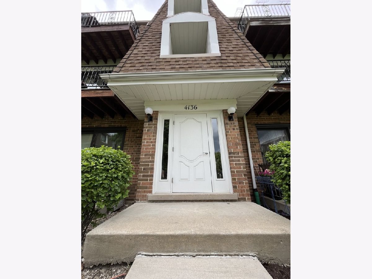 Condominiums & Homes Sold Dearlove Cove Glenview Illinois, 4136 Cove