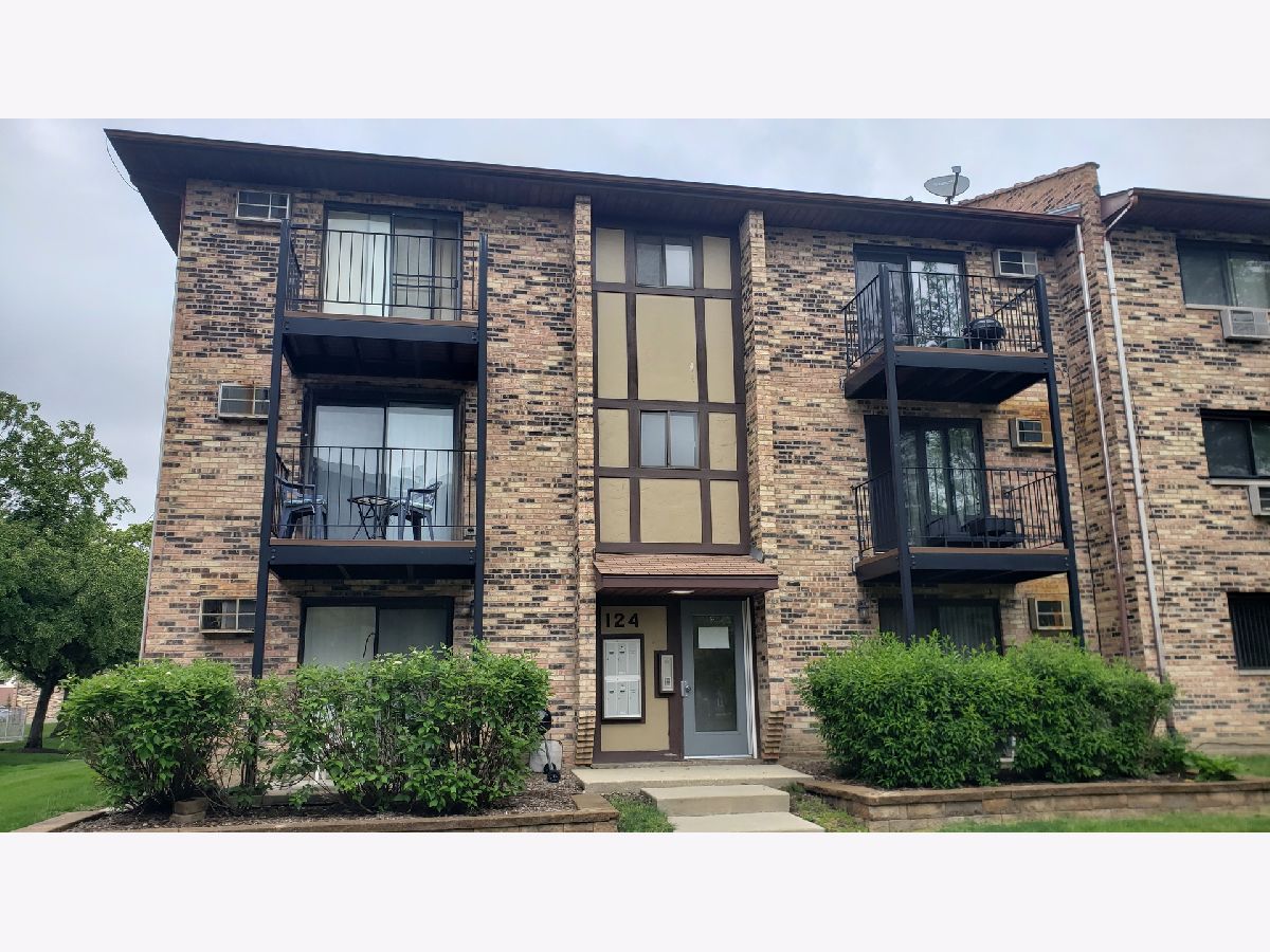Condominiums Rented Klein Creek Carol Stream Illinois, 124 Klein Creek