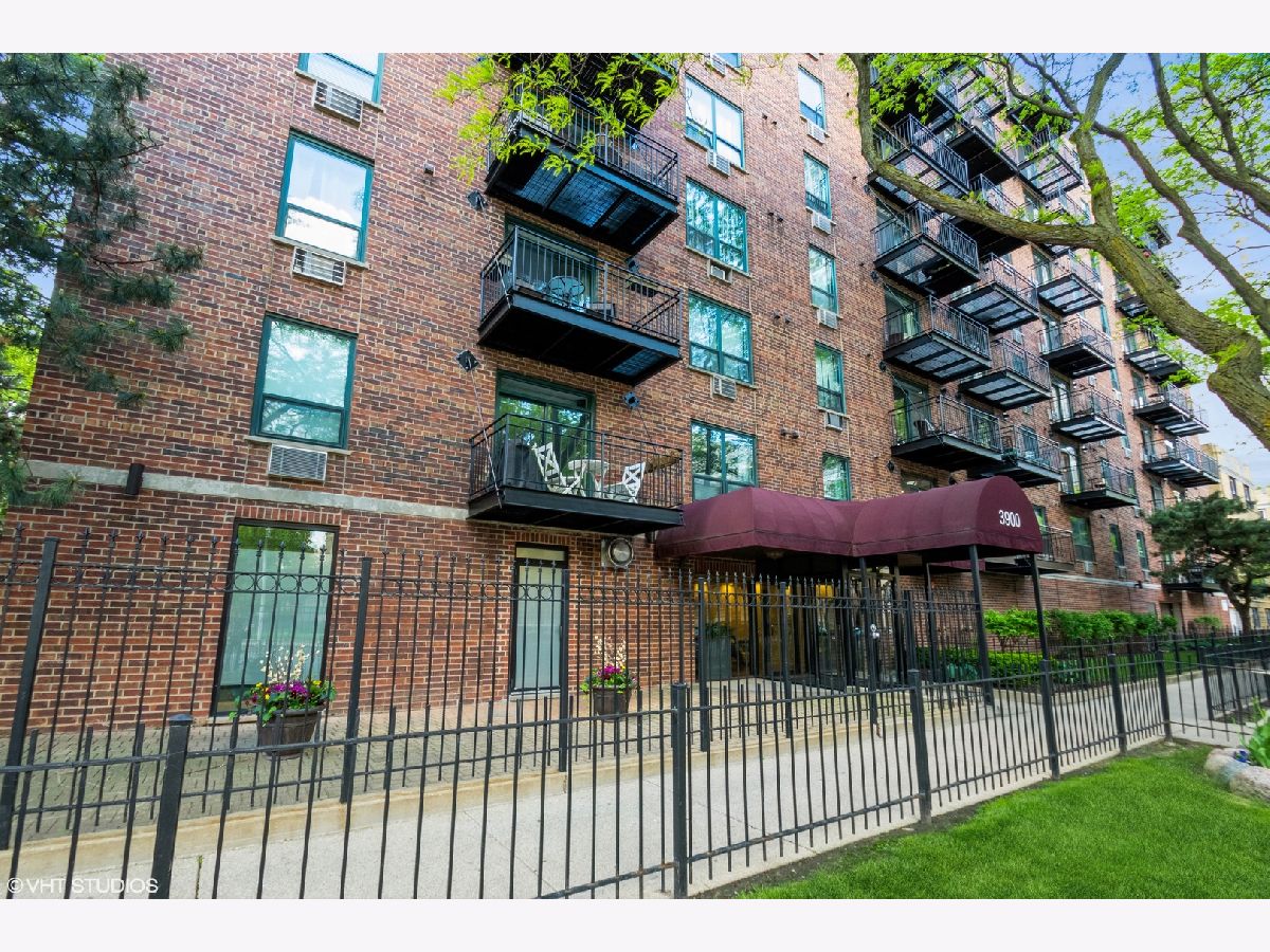 Condominiums Sold The Coronado Chicago Illinois, 3900 Pine Grove