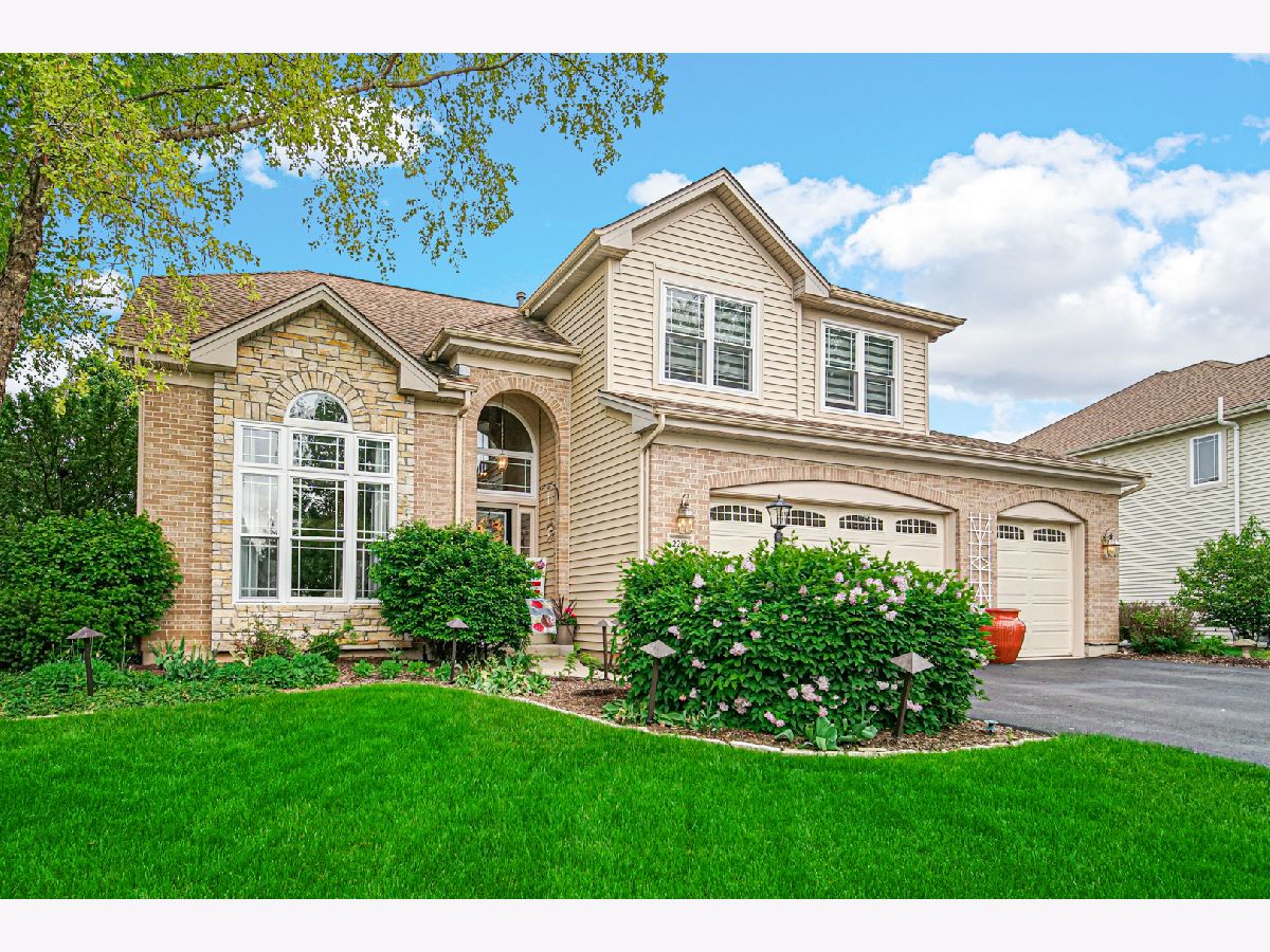 Homes & Condos & Townhomes Sold Willoughby Farms Estates Algonquin Illinois, 2213 Moser