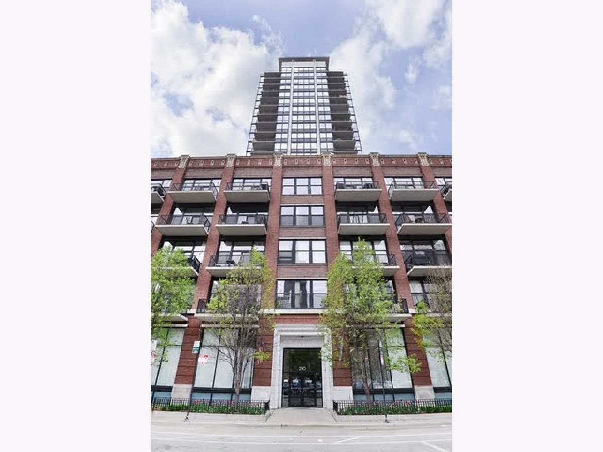 Condominiums Rented The Edge Chicago Illinois, 210 Desplaines