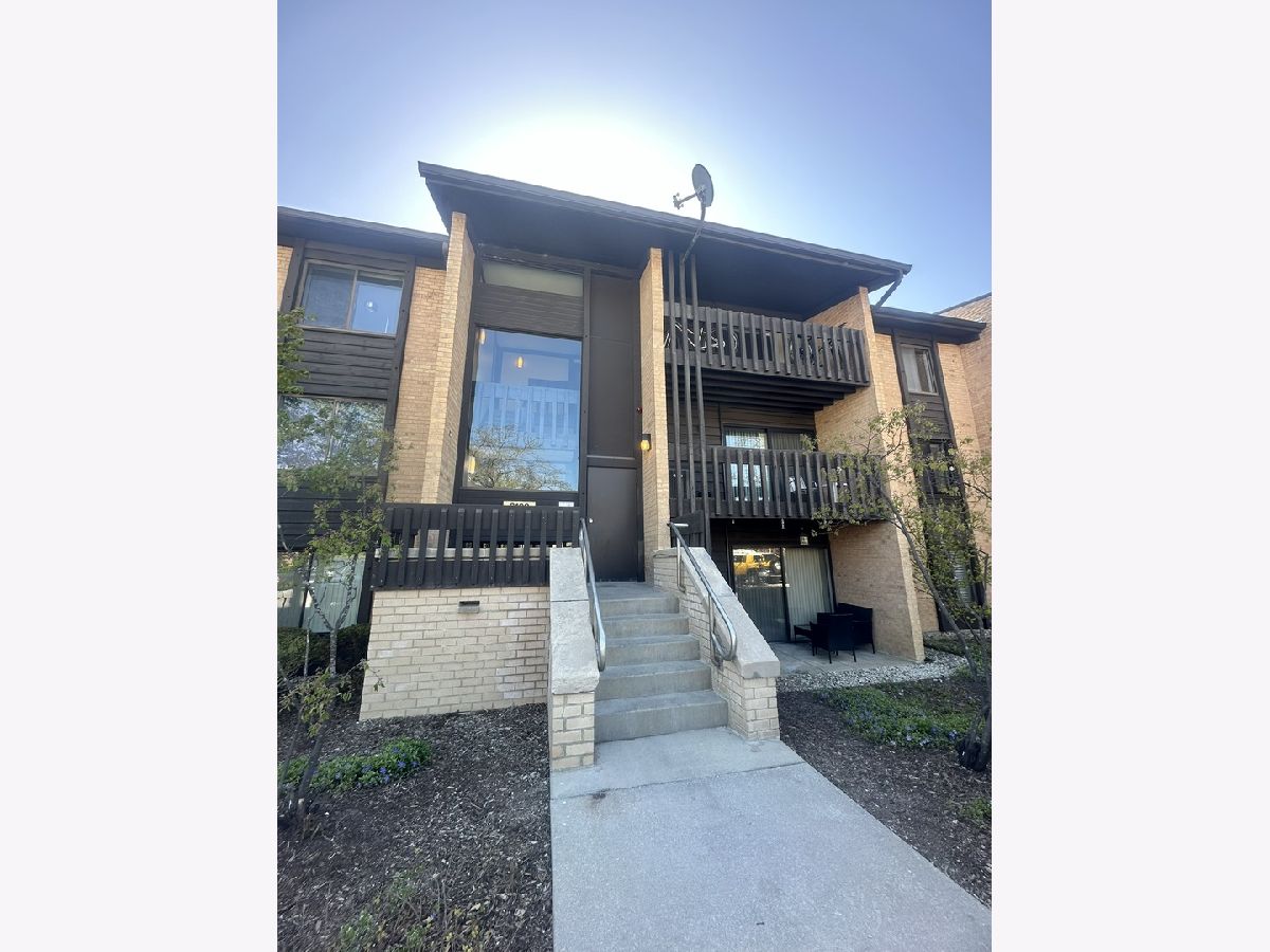Condominiums Rented The Knolls Willowbrook Illinois, 6108 Knoll Valley