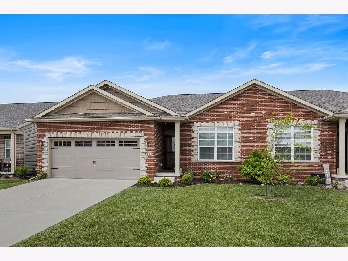 Homes & Condos & Townhomes Sold Sangamon Fields Mahomet Illinois, 1909 Roseland