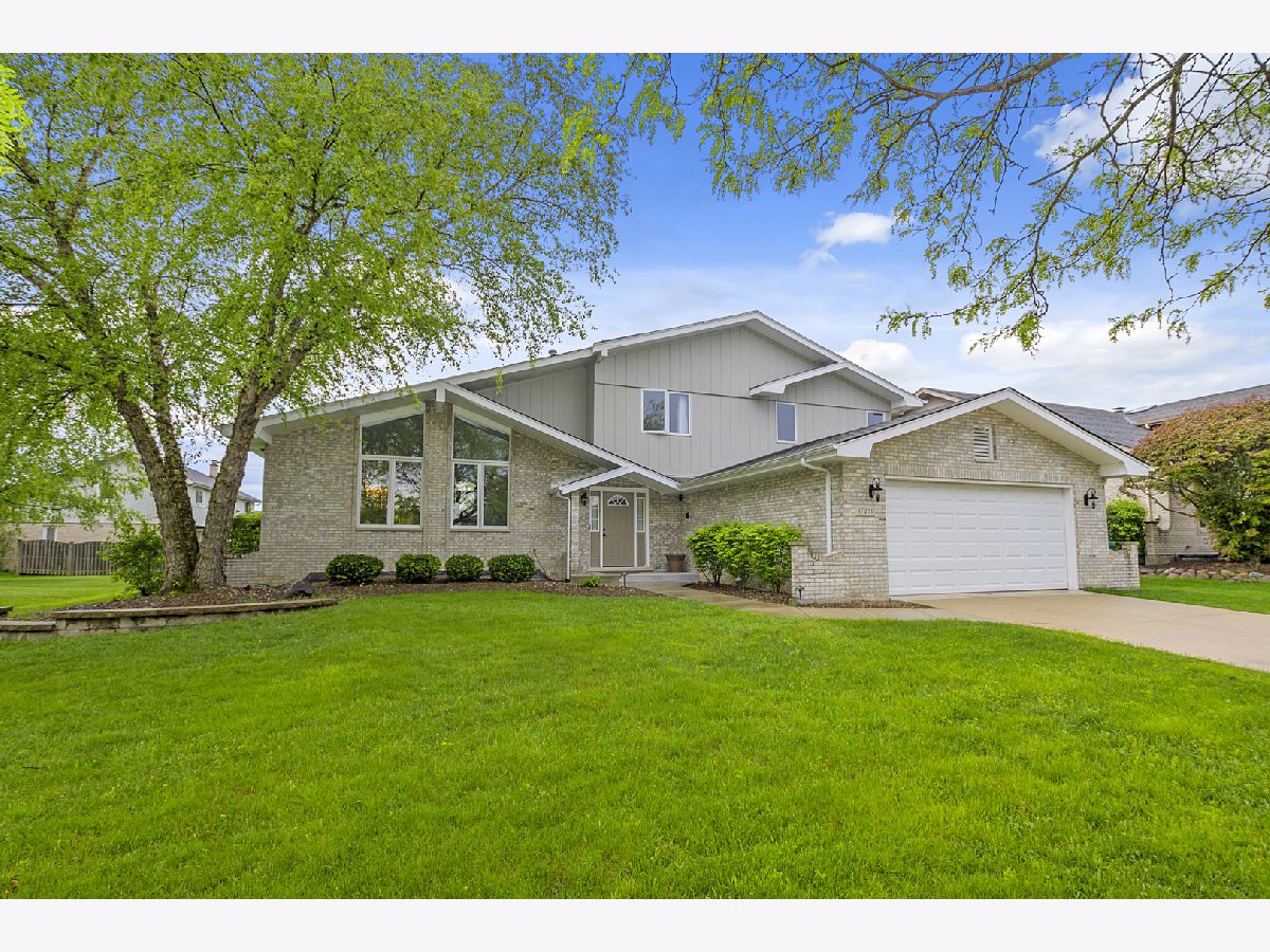Townhomes & Homes Sold Brook Hills West Orland Park Illinois, 17241 Grange