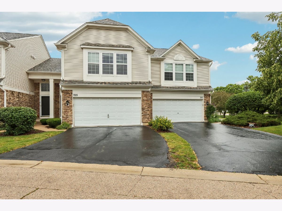 Townhomes Sold Lakeside Pointe Crystal Lake Illinois, 755 Pointe
