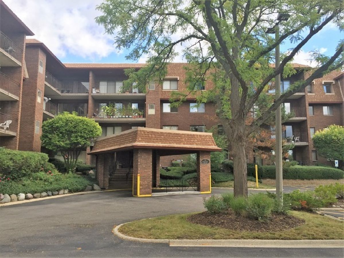 Condominiums Sold Oak Creek Buffalo Grove Illinois, 101 Old Oak