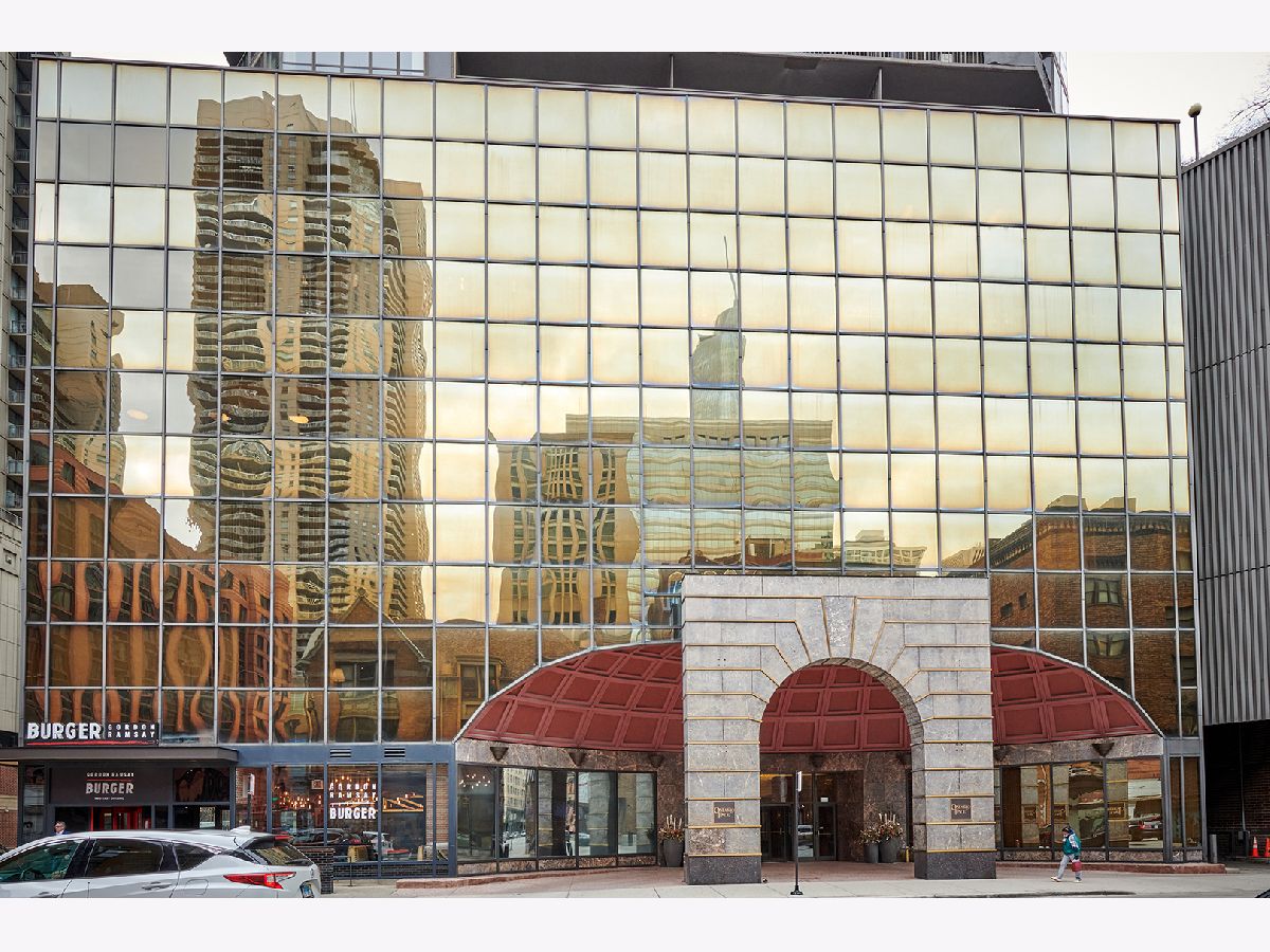 Condominiums Sold Ontario Place Chicago Illinois, 10 Ontario