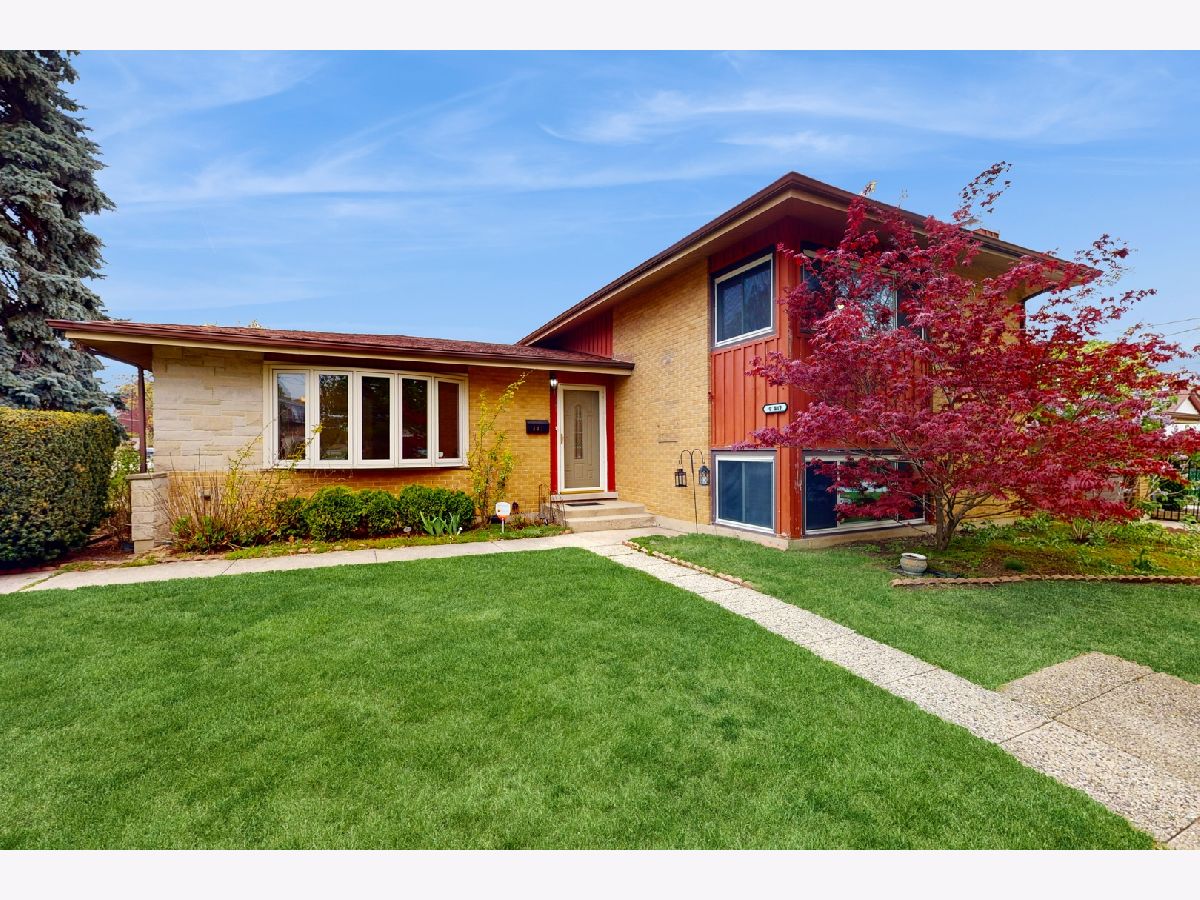 Homes & Condos & Townhomes Sold Arlington Acres Arlington Heights Illinois, 441 Gibbons