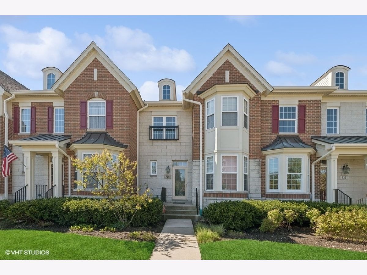 Condos & Townhomes Sold South Commons Deerfield Illinois, 735 Central