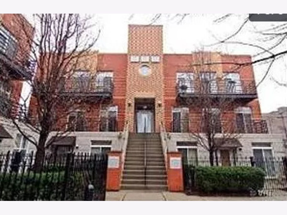 Townhomes & Condos Rented Shakespeare Court Chicago Illinois, 1033 46th