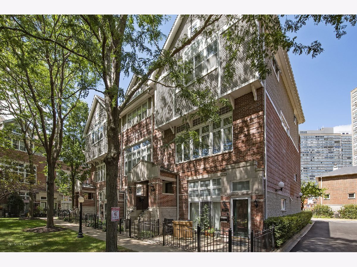 Homes & Townhomes Rented Cornell Square Chicago Illinois, 4930 Cornell