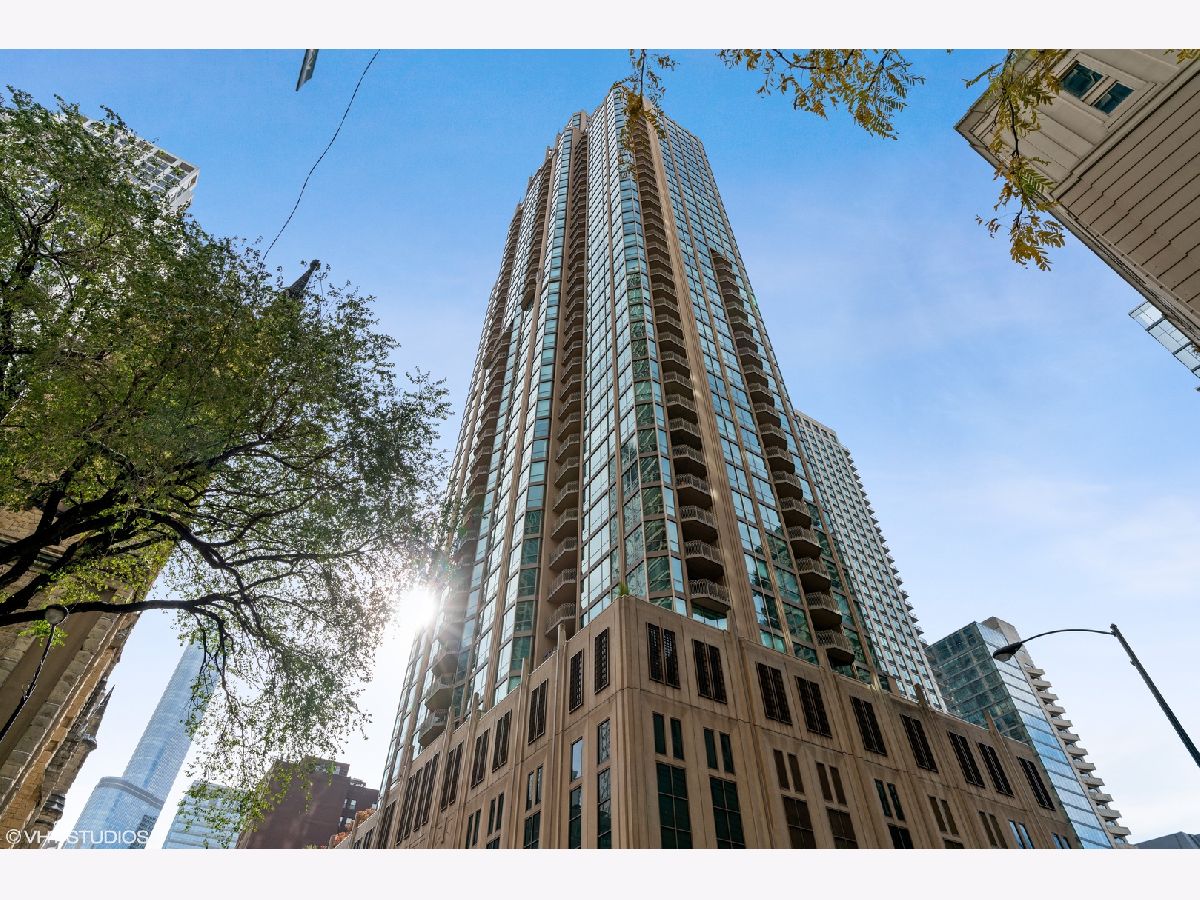 Condominiums Rented The Pinnacle Chicago Illinois, 21 Huron