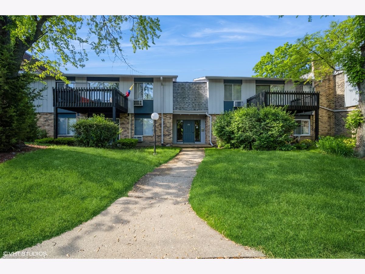 Condominiums Sold Willow Woods Prospect Heights Illinois, 938 Old Willow