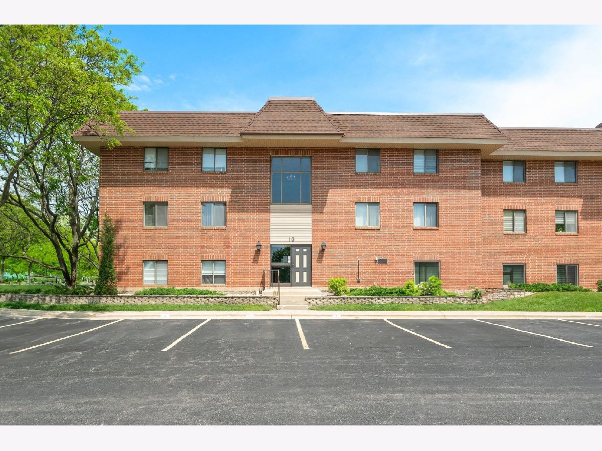 Condominiums Sold Highland Lakes Lombard Illinois, 10 Fountainview