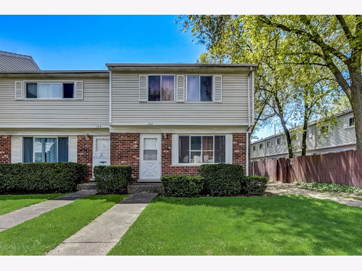 Townhomes Sold Beaconridge Bolingbrook Illinois, 102 Jamestown