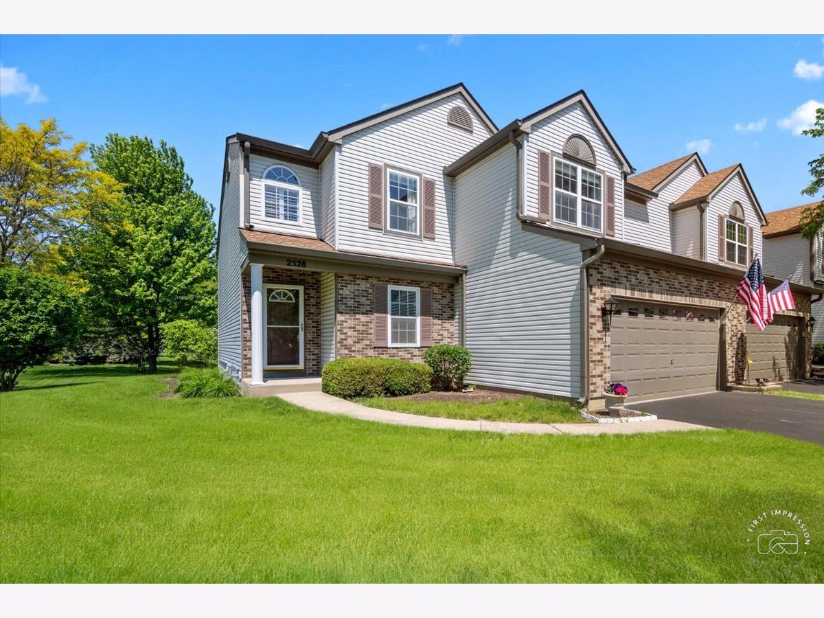 Homes & Townhomes Sold Sterling Manor Geneva Illinois, 2528 Heritage